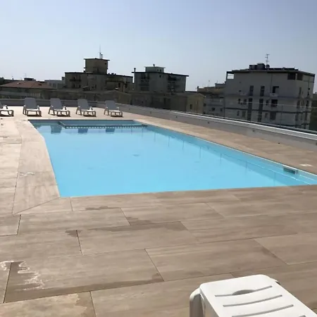 Flat With Panoramic Rooftop Pool Apartment