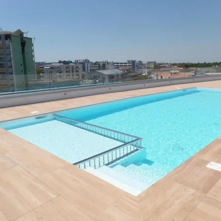 Apartment Flat With Panoramic Rooftop Pool