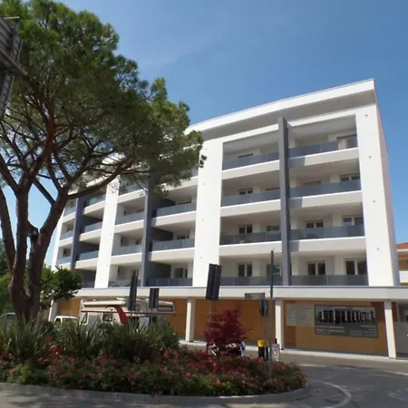 Flat With Panoramic Rooftop Pool Apartment